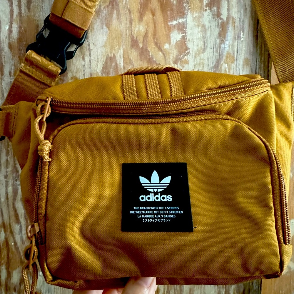 NWOT Adidas crossbody/hip bag